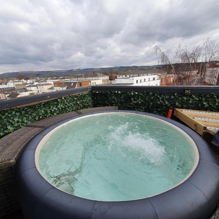 Central Penthouse With Hot Tub & Views 24 Cheltenham Kültér fotó