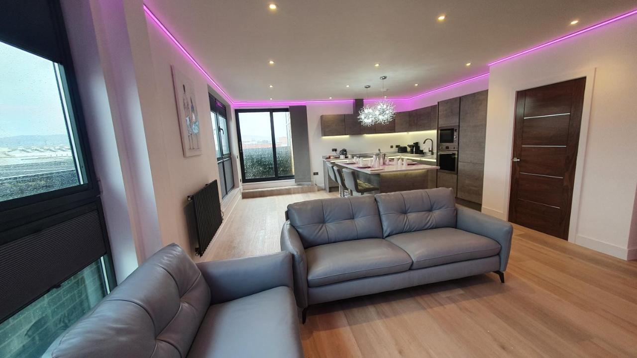 Central Penthouse With Hot Tub & Views 24 Cheltenham Kültér fotó