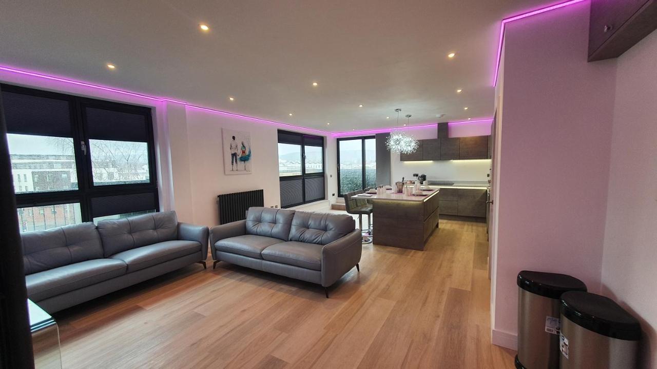 Central Penthouse With Hot Tub & Views 24 Cheltenham Kültér fotó
